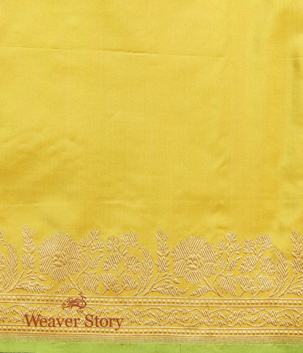 Handloom_Green_and_Yellow_Dual_Tone_Kadhwa_Banarasi_Jangla_with_Floral_Weave_WeaverStory_05
