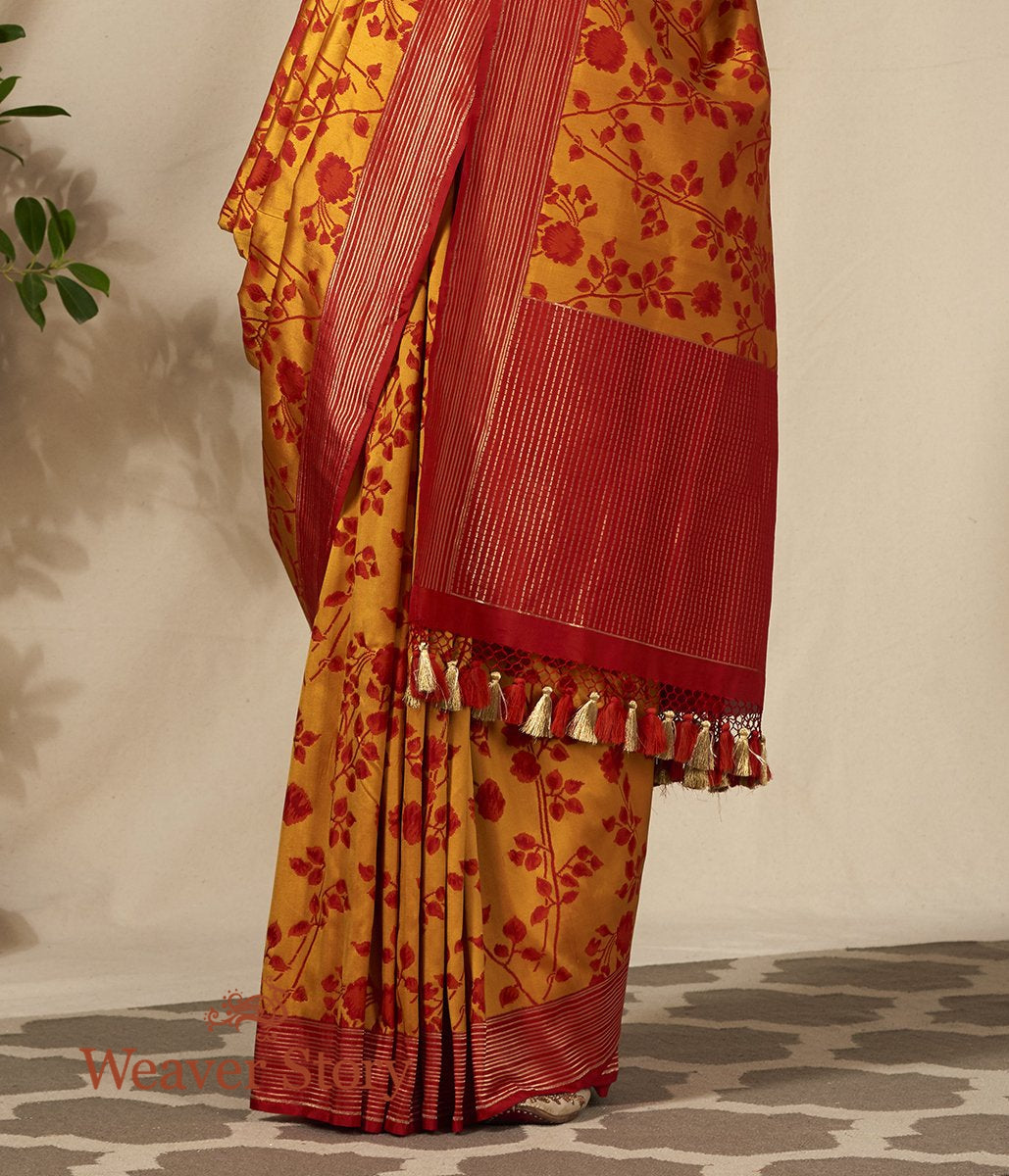 Handwoven_Banarasi_Jamawar_Saree_with_Floral_Weave_WeaverStory_04