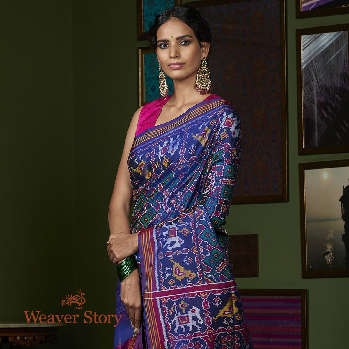 Handwoven_Blue_and_Teal_Dual_Tone_Gujarat_Patola_Saree_with_Purple_Border_WeaverStory_01
