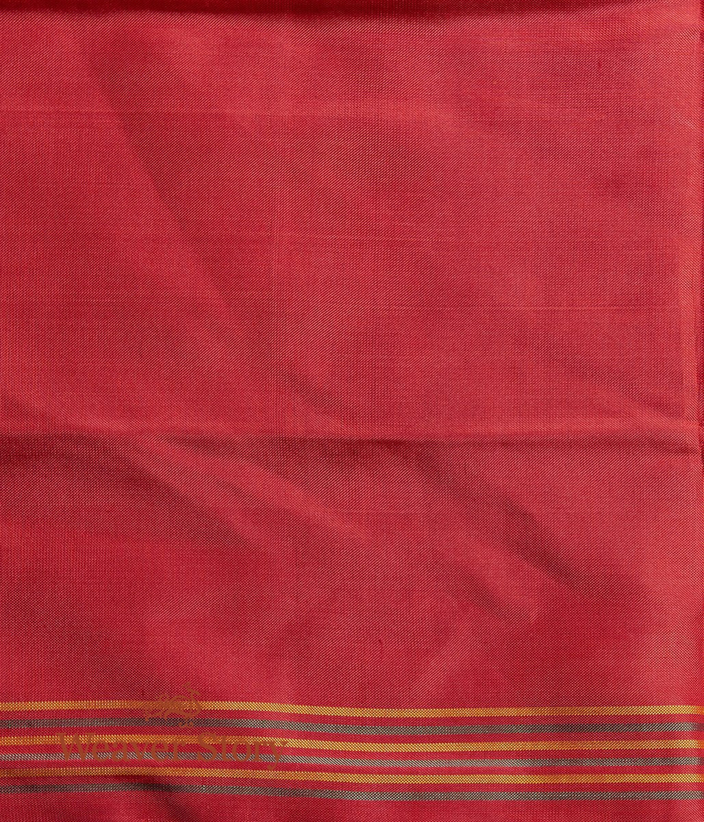 Handloom_Green_and_Red_Dual_Tone_Gujarat_Patola_Saree_with_Red_Border_WeaverStory_05