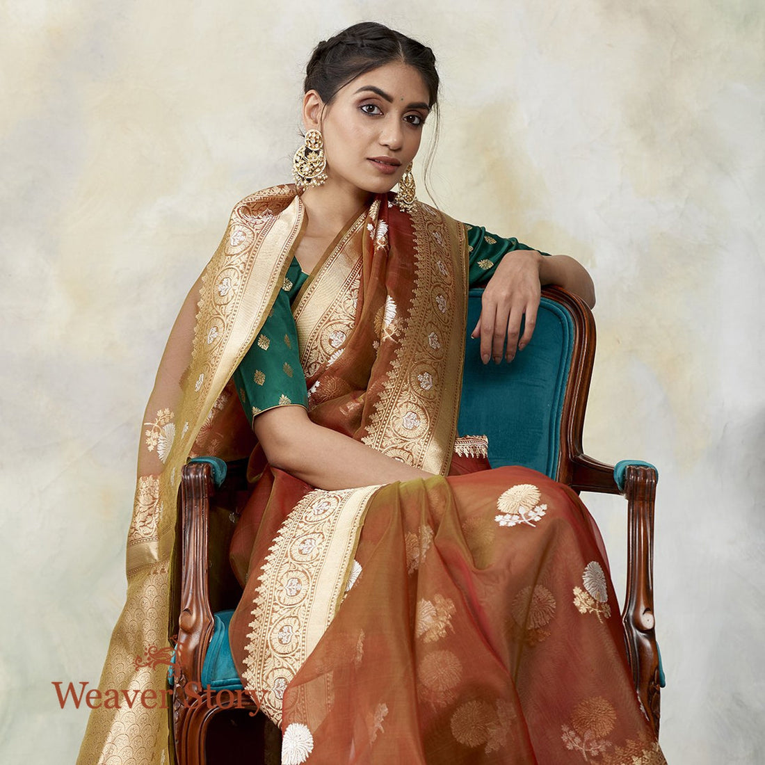 Handwoven_Kora_Silk_Banarasi_in_a_Dual_Tone_Rust_and_Green_WeaverStory_01