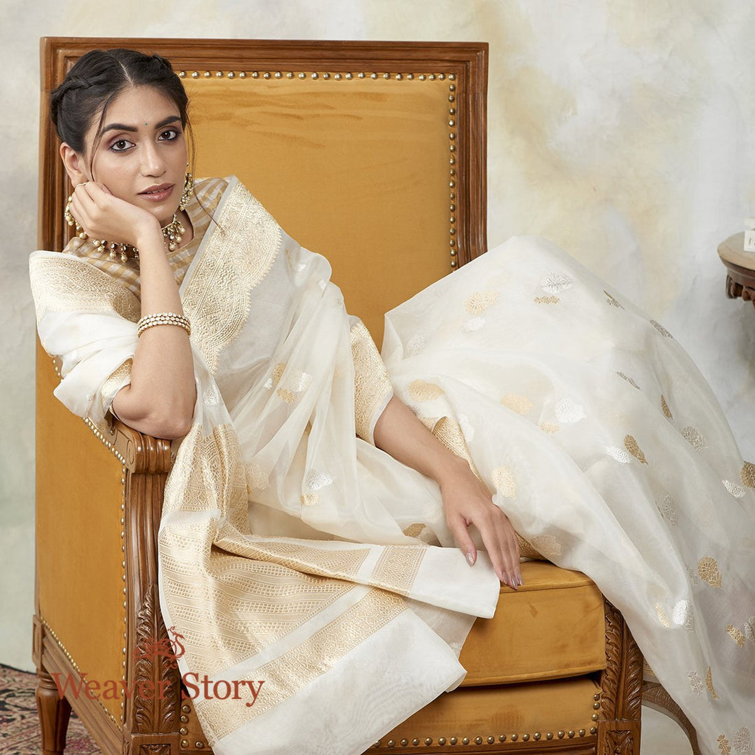 Handloom_OffWhite_and_Gold_Kora_Silk_Banarasi_Saree_WeaverStory_01