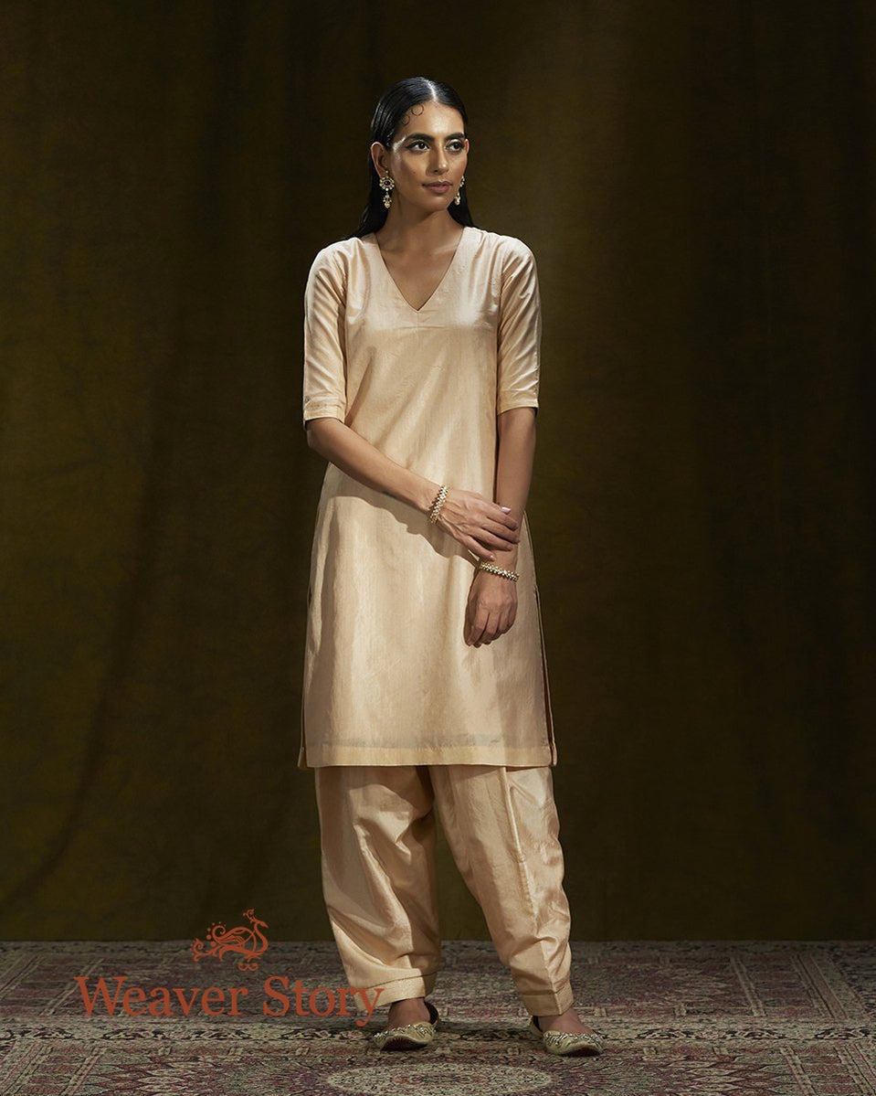 Peach_Mulberry_Silk_Short_Kurta_Shalwar_Set_WeaverStory_01