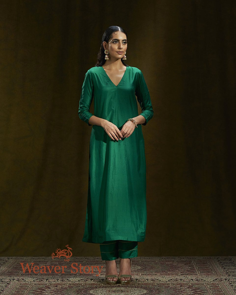 Emerald_Green_Pure_Mulberry_Silk_Kalidar_Suit_Set_with_Banarasi_Dupatta_WeaverStory_03