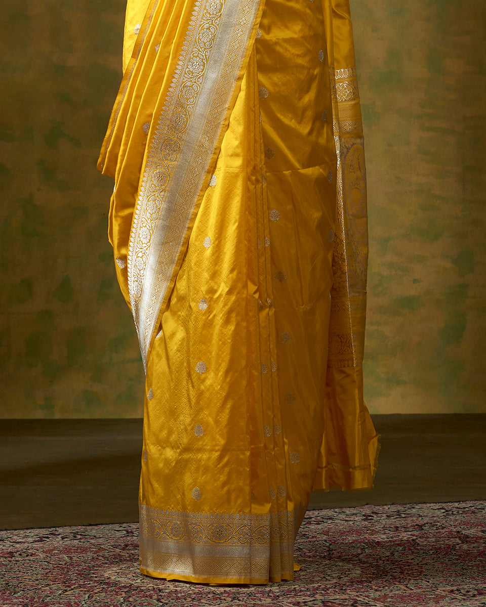 Yellow_Handloom_Pure_Katan_Silk_Banarasi_Saree_with_Kadhwa_Booti_WeaverStory_04