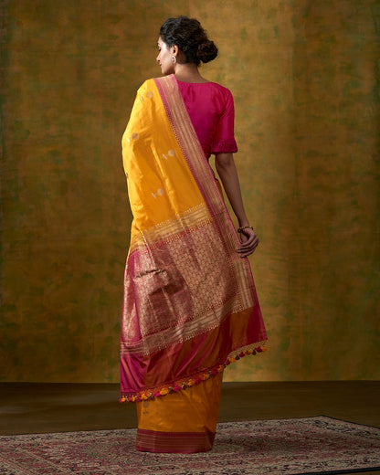 Mustard_Handloom_Pure_Katan_Silk_Banarasi_Saree_with_Kadhwa_Floral_Border_in_Pink_WeaverStory_03