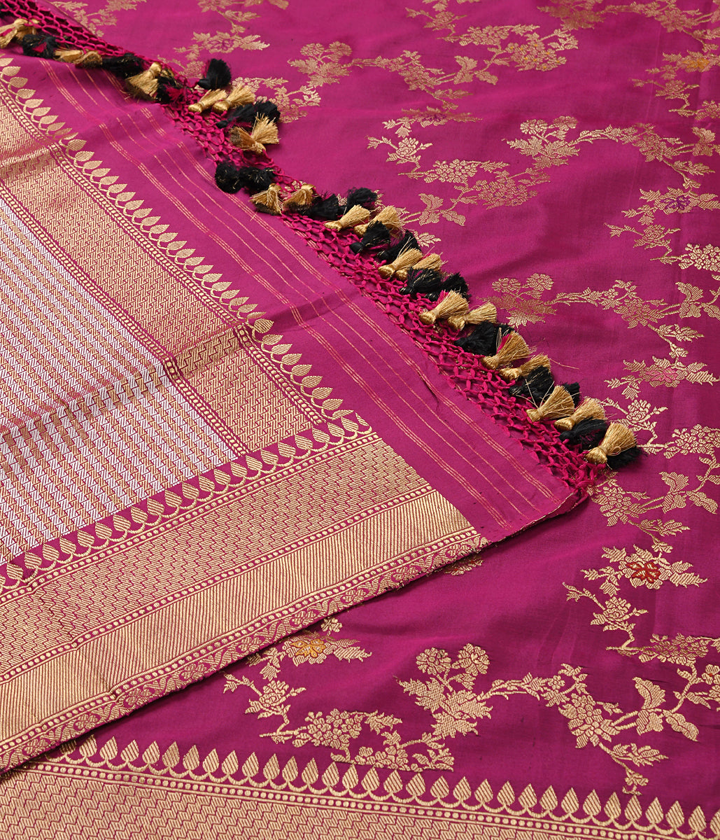 Handloom_Deep_Pink_Kadhwa_Jangla_Dupatta_WeaverStory_02