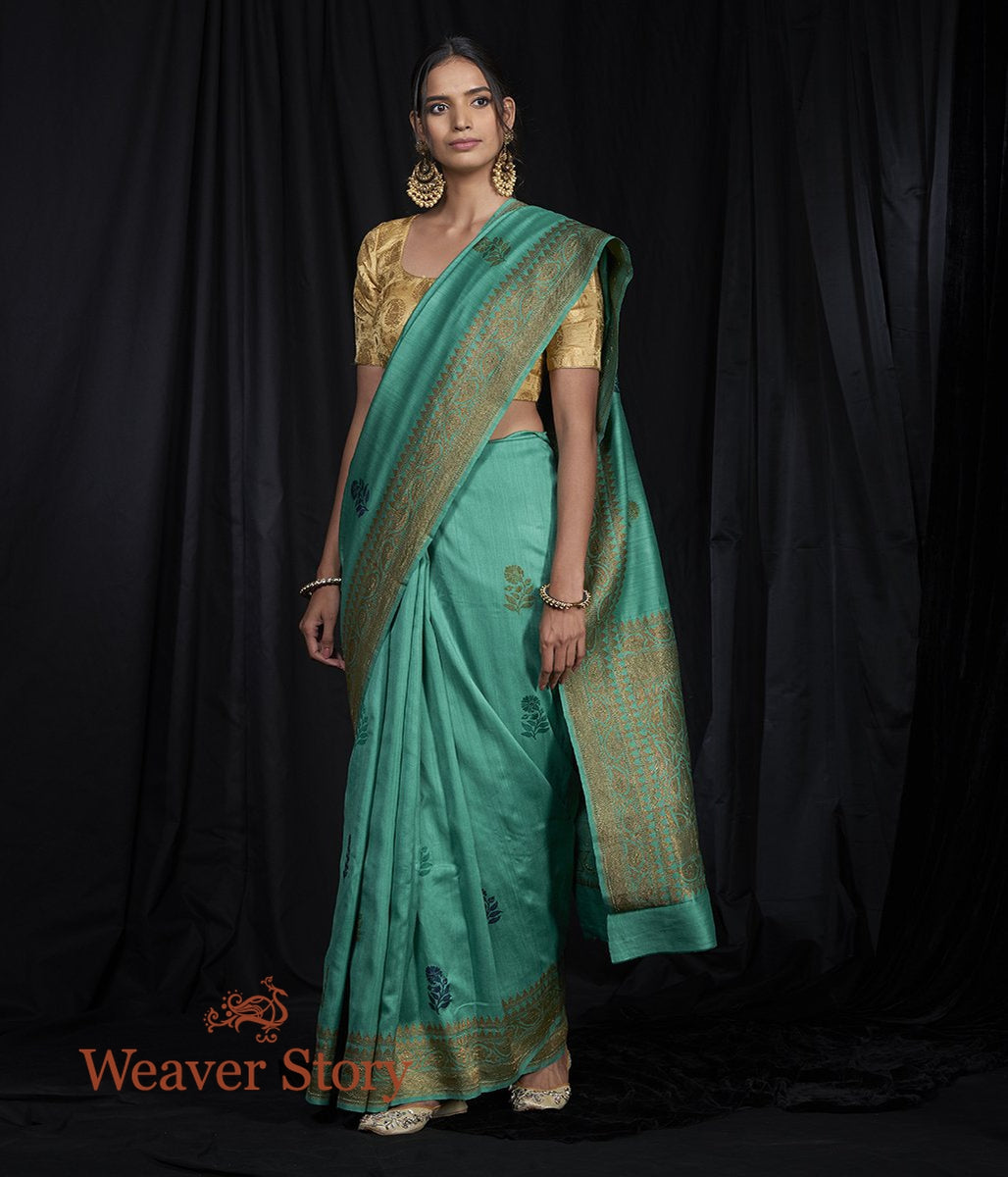 Handwoven_Munga_Silk_Saree_with_Blue_and_Green_Flowers_WeaverStory_02