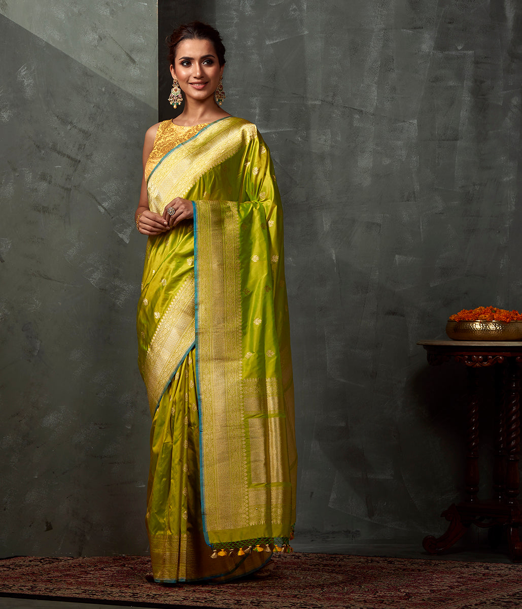 Handwoven_Green_Small_Leaf_Booti_Saree_with_Turquoise_Selvedge_WeaverStory_02
