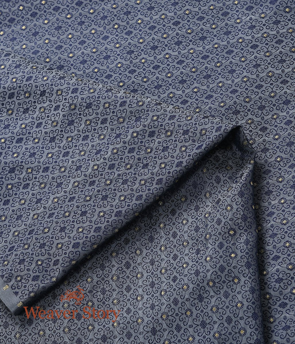 Handloom_Grey_Zari_Booti_Tanchoi_Fabric_WeaverStory_02