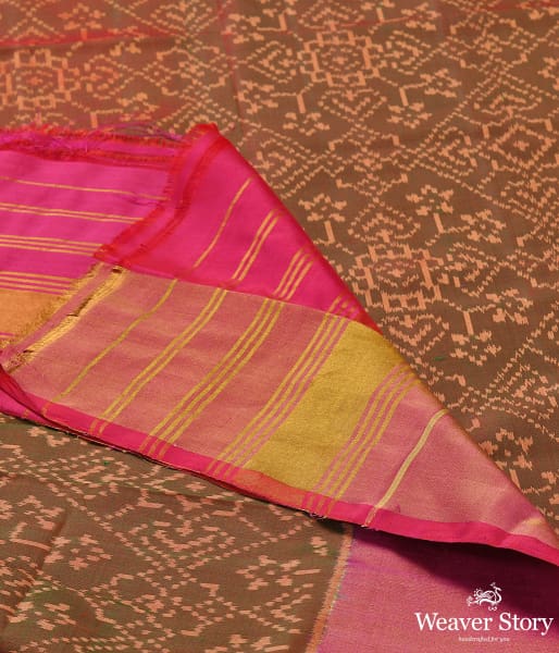 Handwoven_Pink_and_Green_dual_tone_single_Ikat_Patola_Duatta_WeaverStory_02