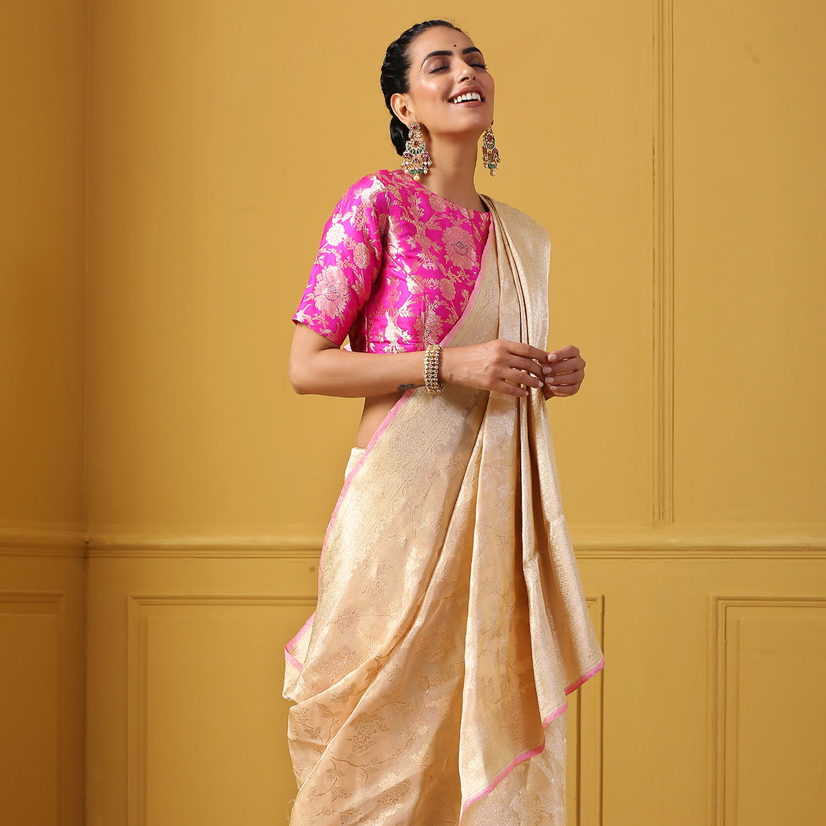 Handwoven_Gold_Tissue_Jangla_Saree_with_Pink_Selvedge_WeaverStory_02