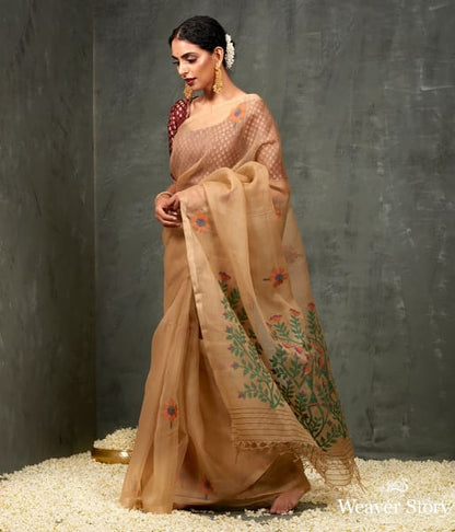 Handwoven_Khaki_Muslin_Dhakai_Jamdani_Saree_with_Floral_Motif_and_Heavy_Pallu_WeaverStory_02