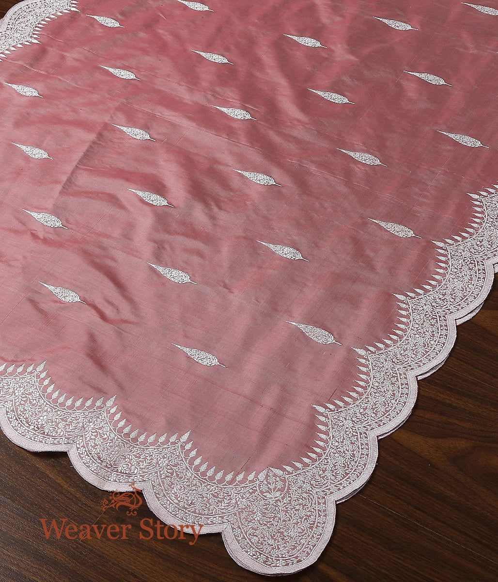 Handwoven_Peach_Dual_Tone_Banarasi_Dupatta_with_Scalloped_Borders_WeaverStory_02