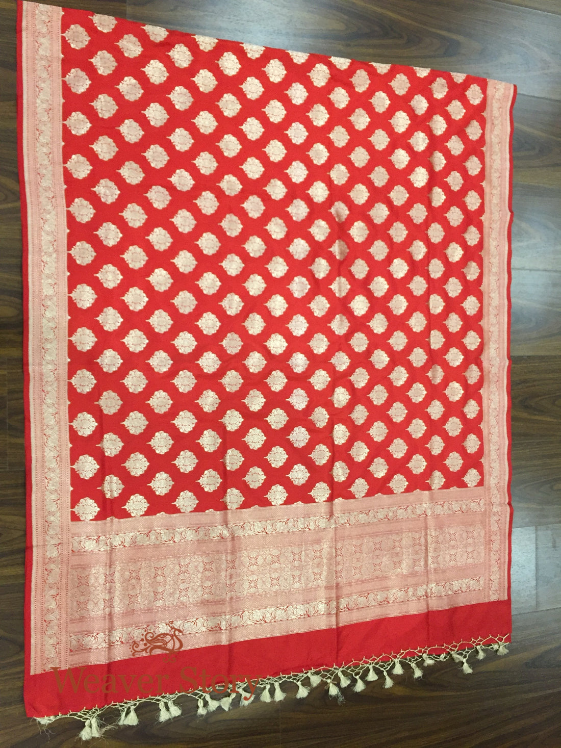 Handloom_Red_Katan_Silk_Dupatta_with_Leaf_Motifs_and_Floral_Border_WeaverStory_02