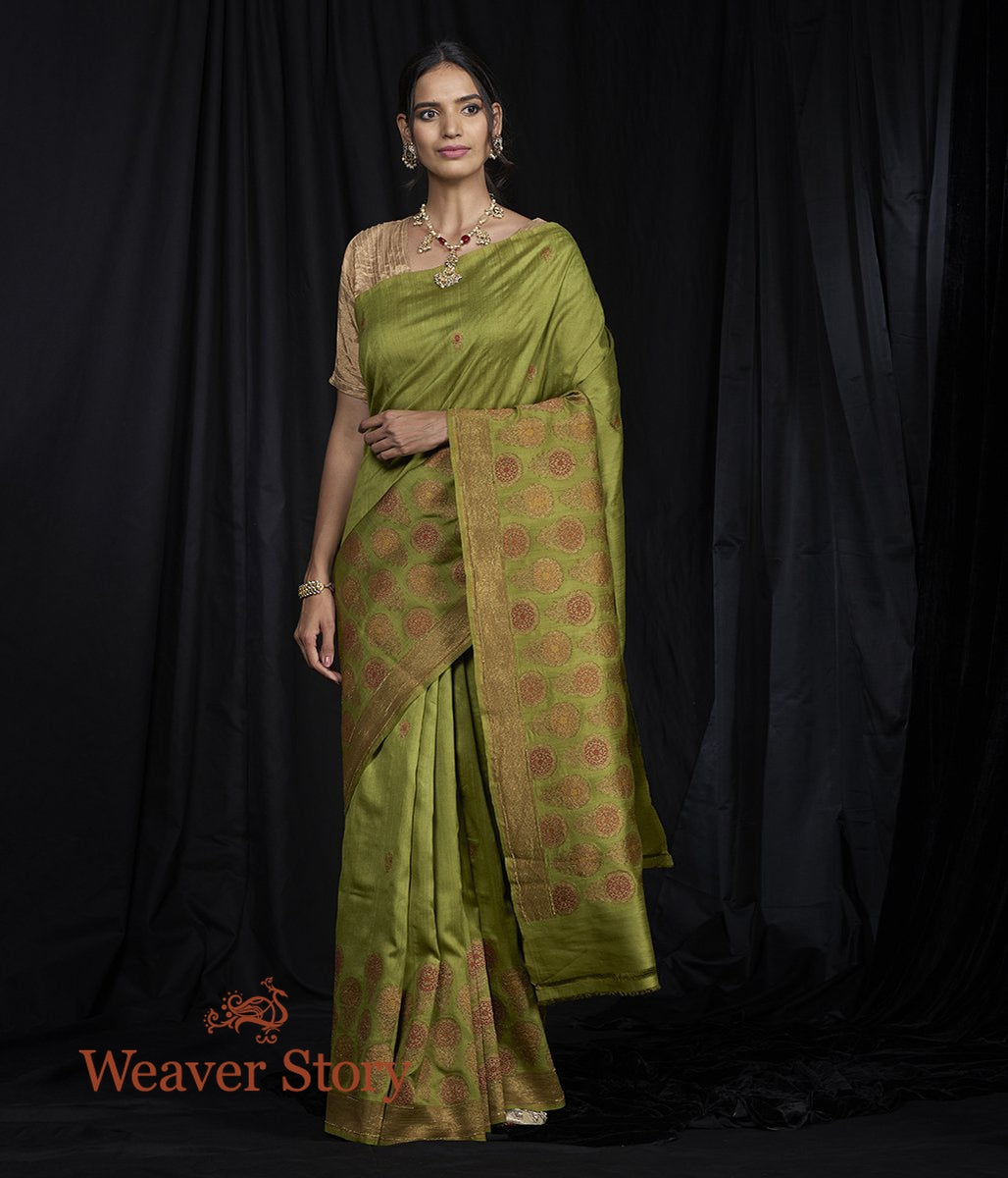 Handwoven_Munga_Saree_with_Big_Floral_Border_WeaverStory_02