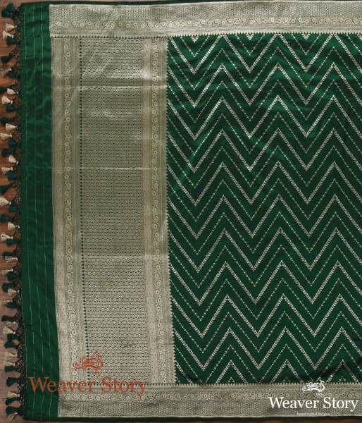 Handwoven_Green_Cutwork_Jangla_Dupatta_WeaverStory_02