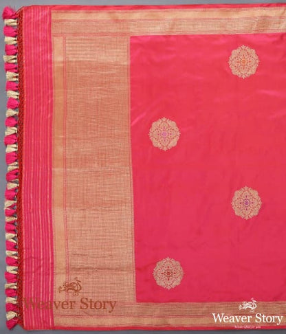 Handwoven_Rani_Pink_Kadhwa_Boota_Dupatta_WeaverStory_02