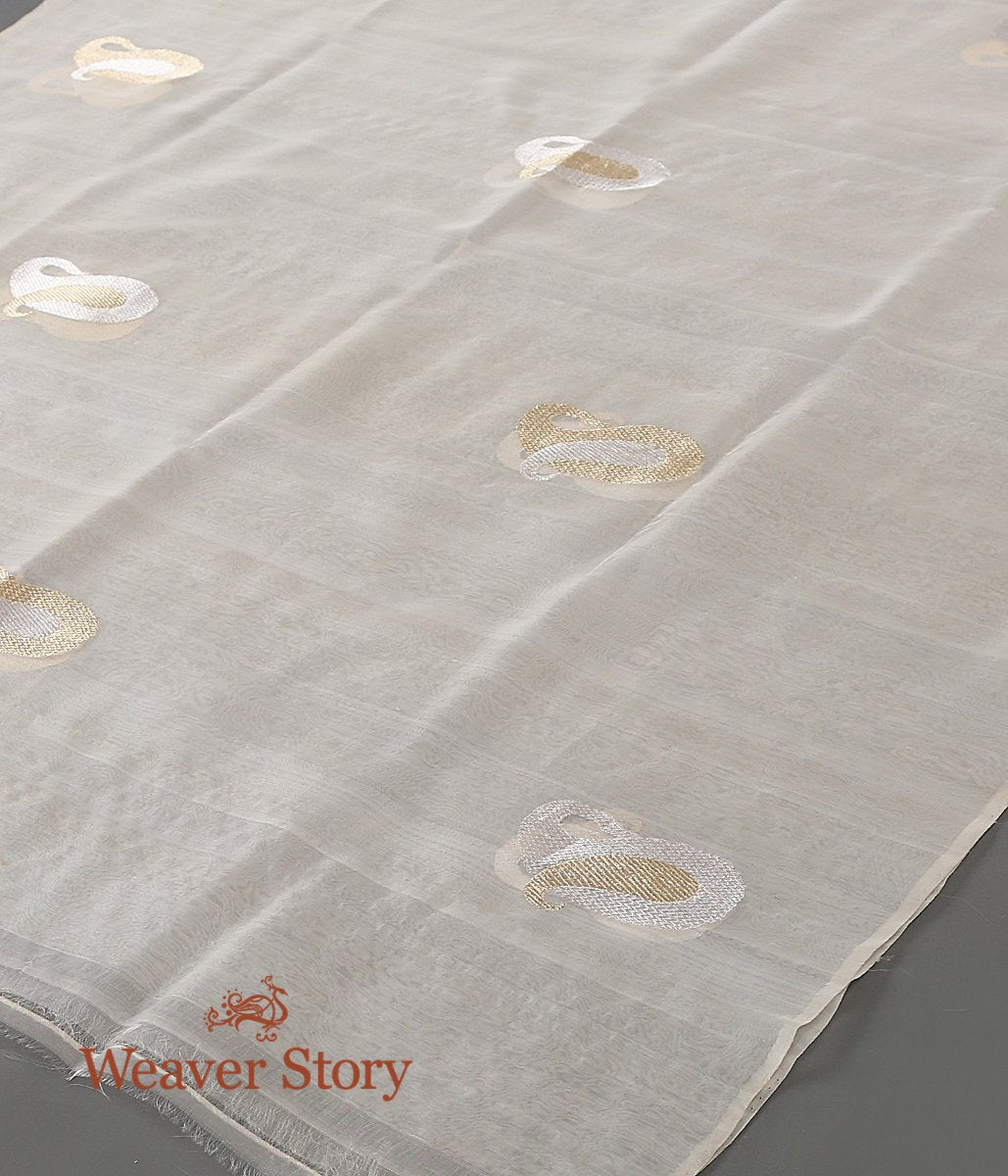 Handloom_White_Dual_Paisley_Organza_Dupatta_WeaverStory_02