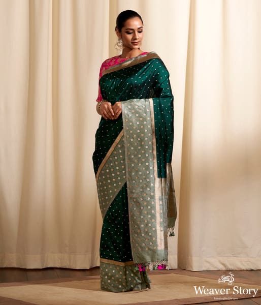 Handwoven_Emerald_Green_Oval_Dots_Saree_with_Check_Border_WeaverStory_02