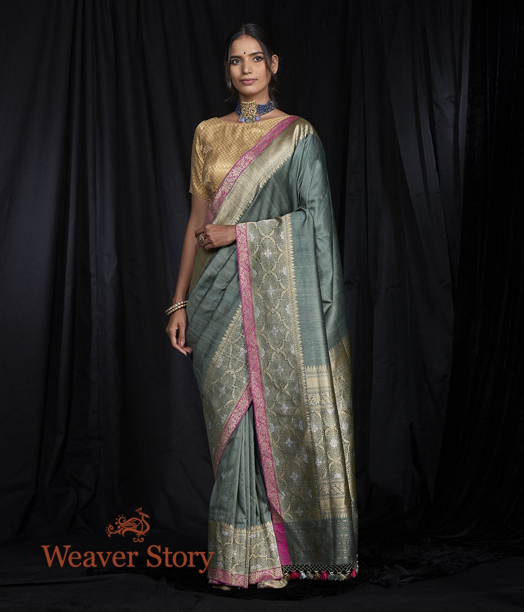 Handwoven_Grey_Tusser_Saree_with_Kadhiyal_Border_WeaverStory_02