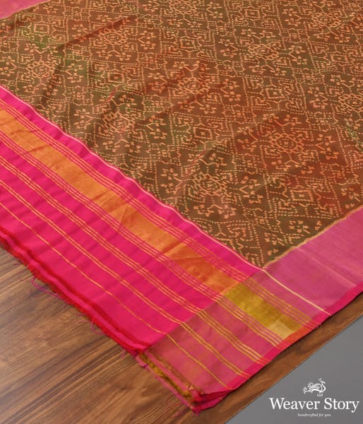 Handwoven_Pink_and_Green_dual_tone_single_Ikat_Patola_Duatta_WeaverStory_03