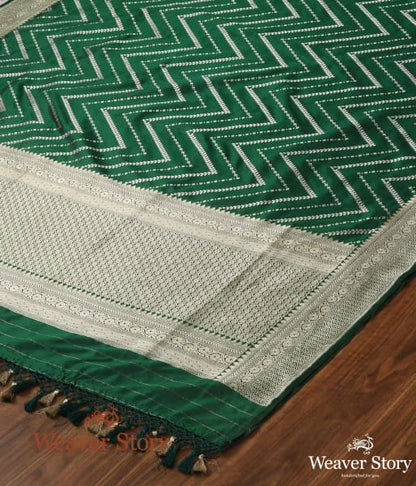 Handwoven_Green_Cutwork_Jangla_Dupatta_WeaverStory_03