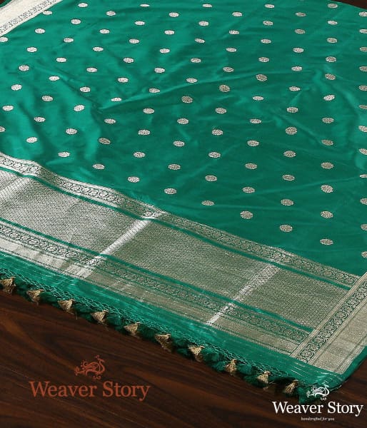 Handwoven_Green_Kadhwa_Asharfi_Booti_Dupatta_WeaverStory_03