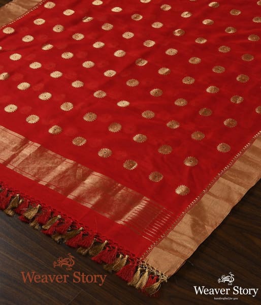 Handwoven_Red_Cotton_Silk_Banarasi_Dupatta_with_Floral_Motif_WeaverStory_03