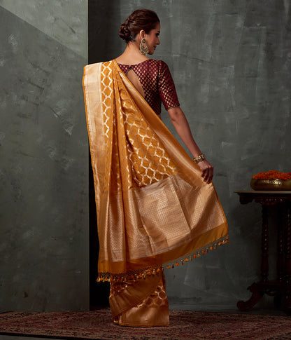 Handwoven_Mustard_Cutwork_Jangla_Saree_WeaverStory_03