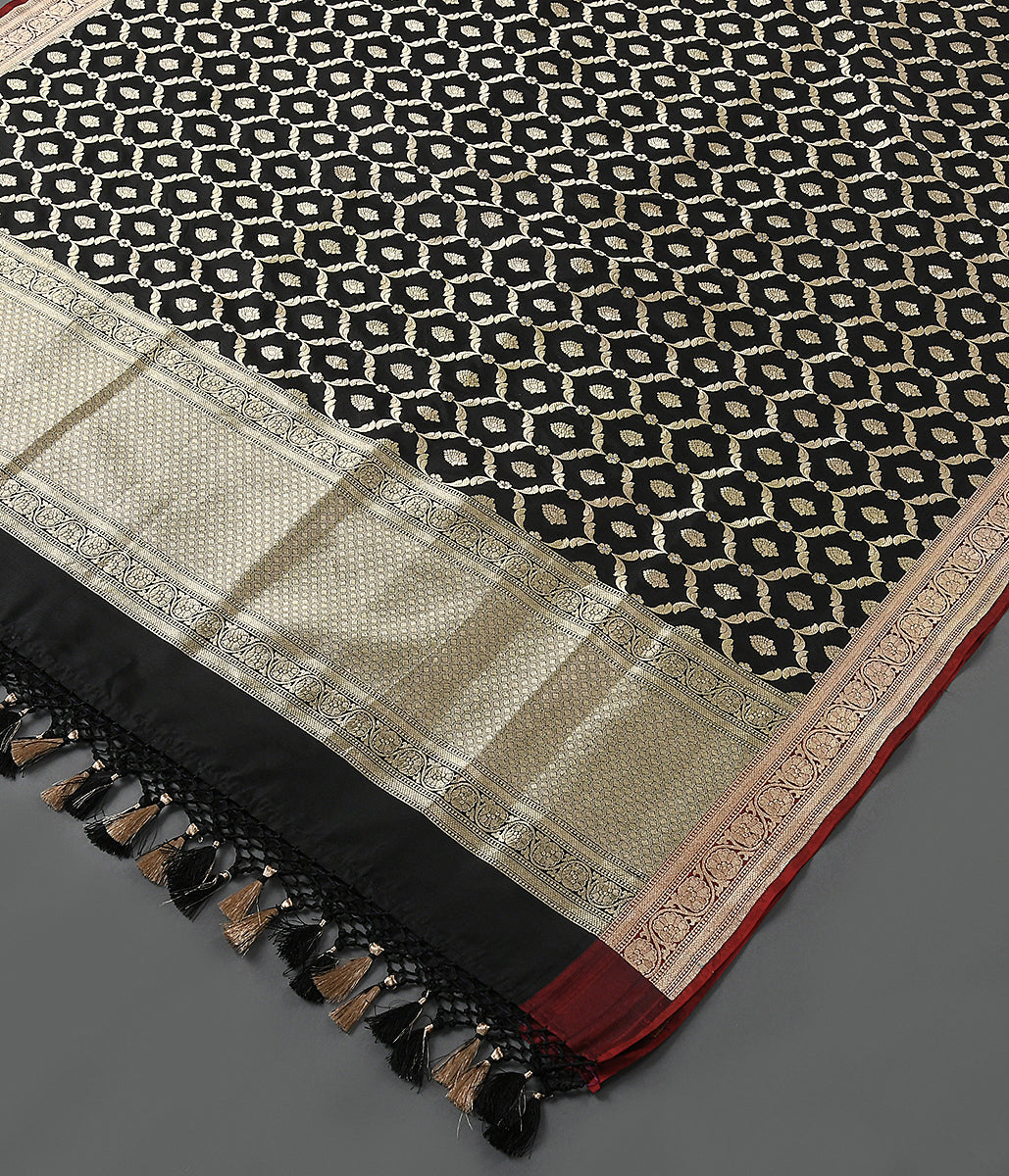 Handloom_Black_Katan_Silk_Jangla_Dupatta_with_Meenakri_Jaal_WeaverStory_03