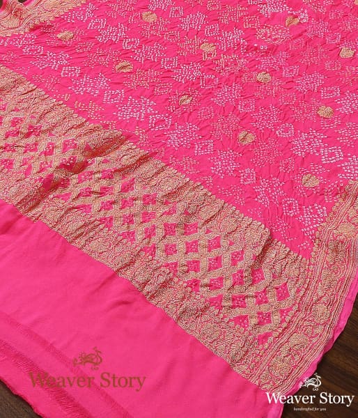 Handwoven_Pink_Kadhwa_Bandhani_Dupatta_WeaverStory_03