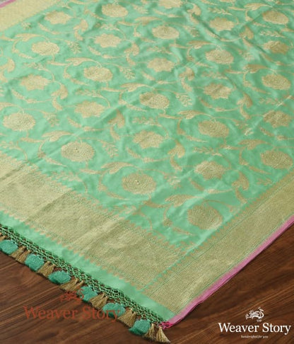 Handwoven_Light_Green_Kadhwa_Jangla_Dupatta_WeaverStory_03