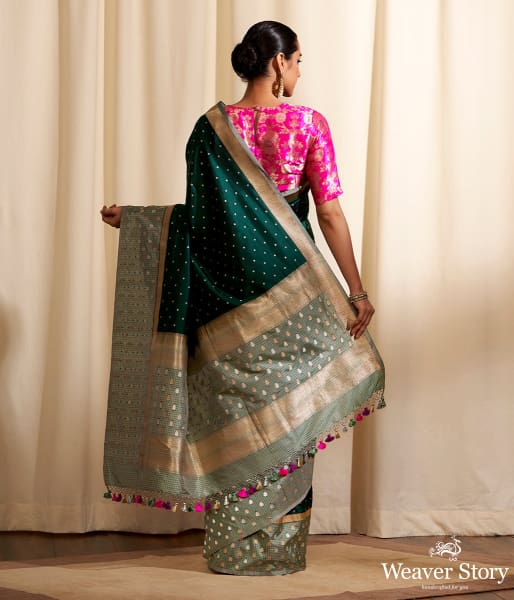 Handwoven_Emerald_Green_Oval_Dots_Saree_with_Check_Border_WeaverStory_03