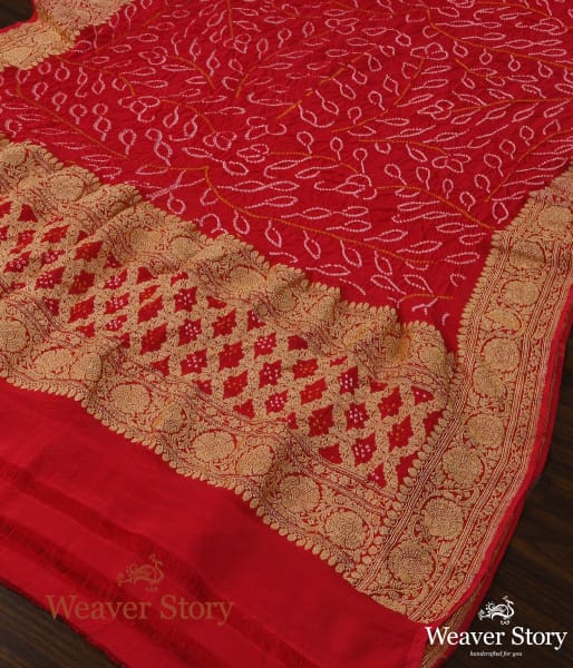 Handwoven_Red_Floral_Bandhej_Kadhwa_Banarasi_Dupatta_WeaverStory_03