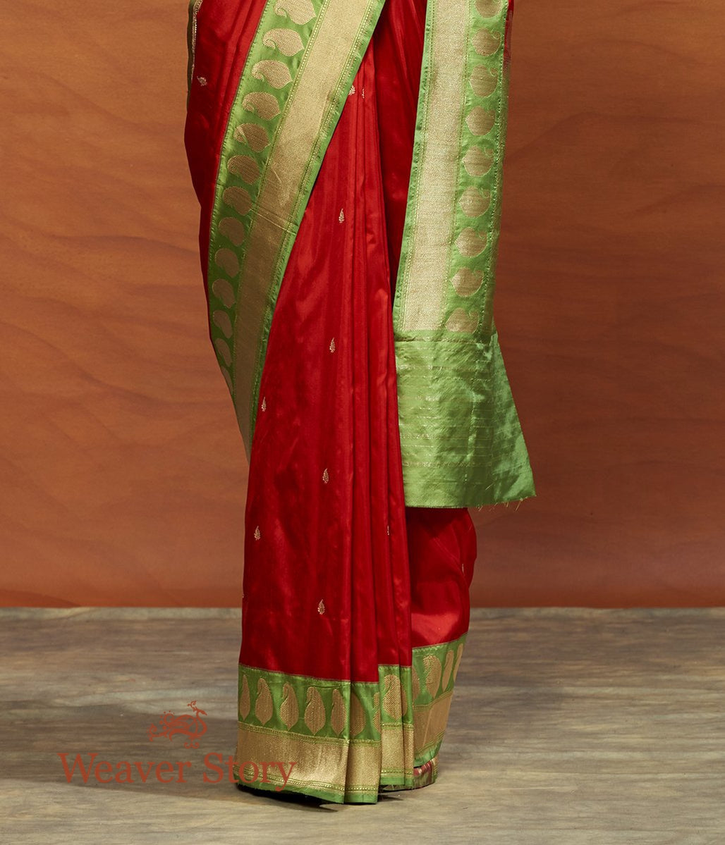 Handwoven_Red_Kadhwa_Booti_Saree_with_Contrast_Green_Border_with_Paisley_WeaverStory_04
