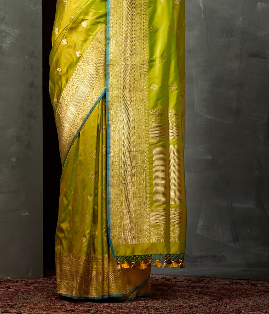 Handwoven_Green_Small_Leaf_Booti_Saree_with_Turquoise_Selvedge_WeaverStory_04