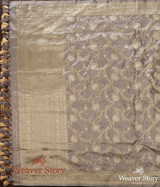 Handwoven_Grey_Kadhwa_Jangla_Dupatta_WeaverStory_04