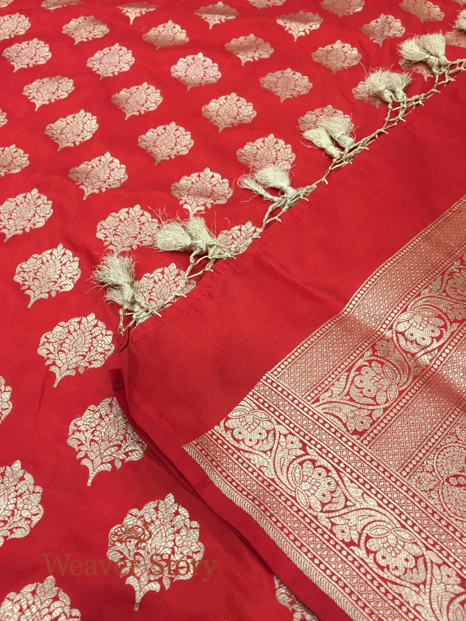 Handloom_Red_Katan_Silk_Dupatta_with_Leaf_Motifs_and_Floral_Border_WeaverStory_04