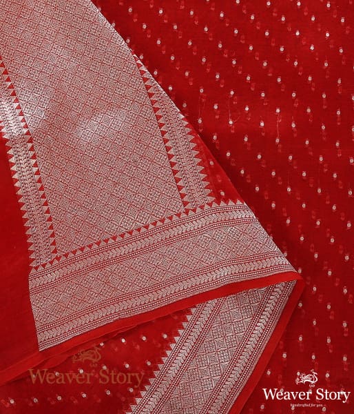 Handwoven_Red_Organza_Silver_Booti_Dupatta_WeaverStory_04