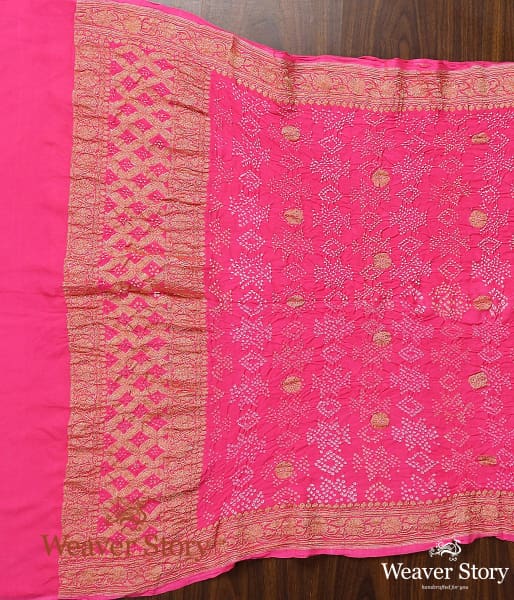 Handwoven_Pink_Kadhwa_Bandhani_Dupatta_WeaverStory_04