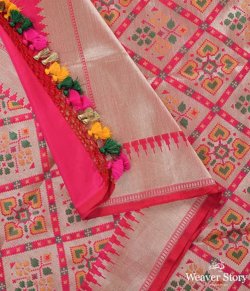 Handwoven_Pink_Gharchola_Patola_Dupatta_WeaverStory_04