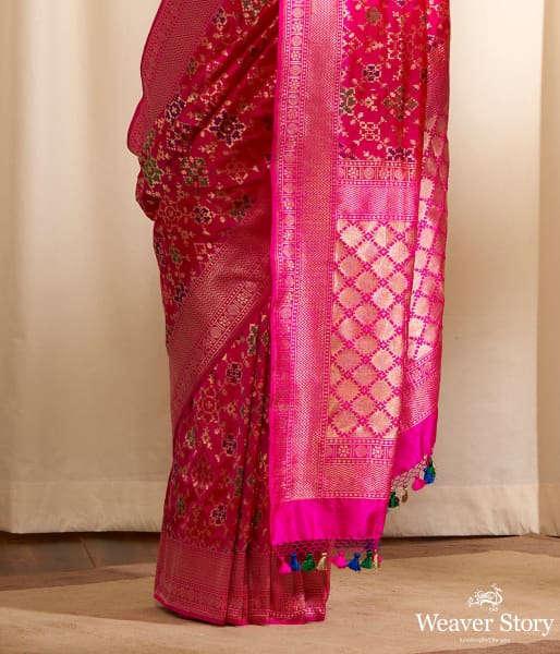 Handwoven_Rani_Pink_Patola_Saree_WeaverStory_04