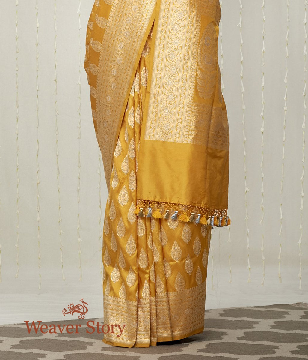 Handwoven_Yellow_Kadhwa_Jangla_Banarasi_Saree_with_Traditional_Motifs_WeaverStory_04