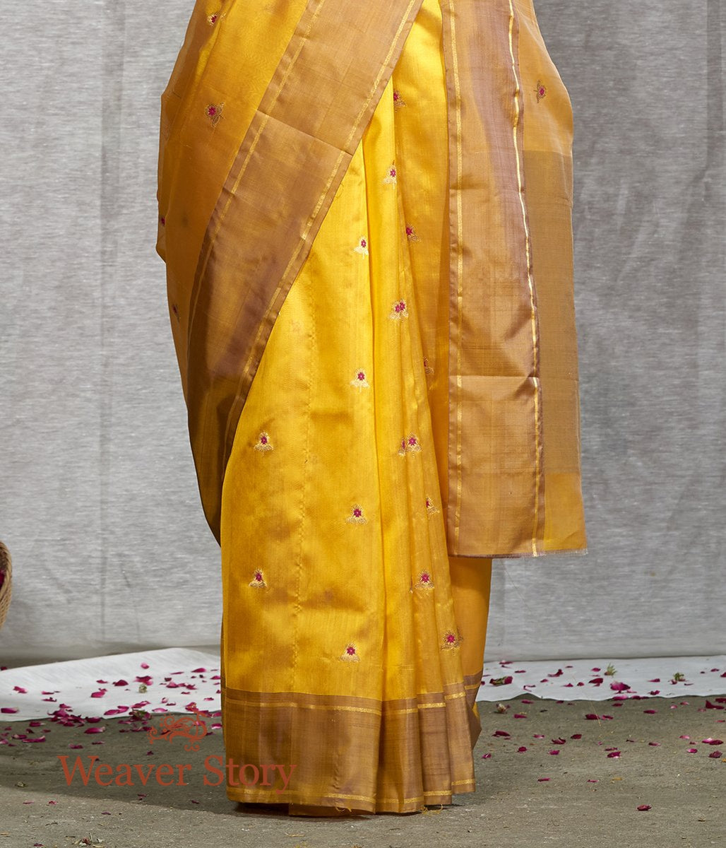 Handwoven_Yellow_Gold_Saree_with_Small_Floral_Booti_WeaverStory_04
