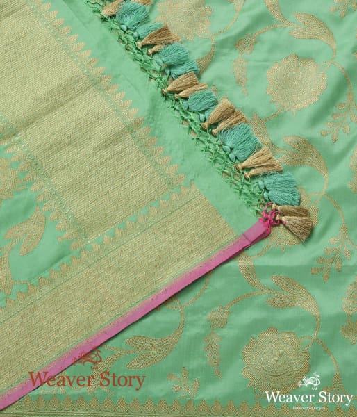 Handwoven_Light_Green_Kadhwa_Jangla_Dupatta_WeaverStory_04