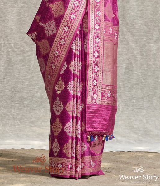 Handloom_Onion_Pink_Kadhwa_Booti_Saree_with_Gold_and_Silver_Zari_Booti_WeaverStory_04