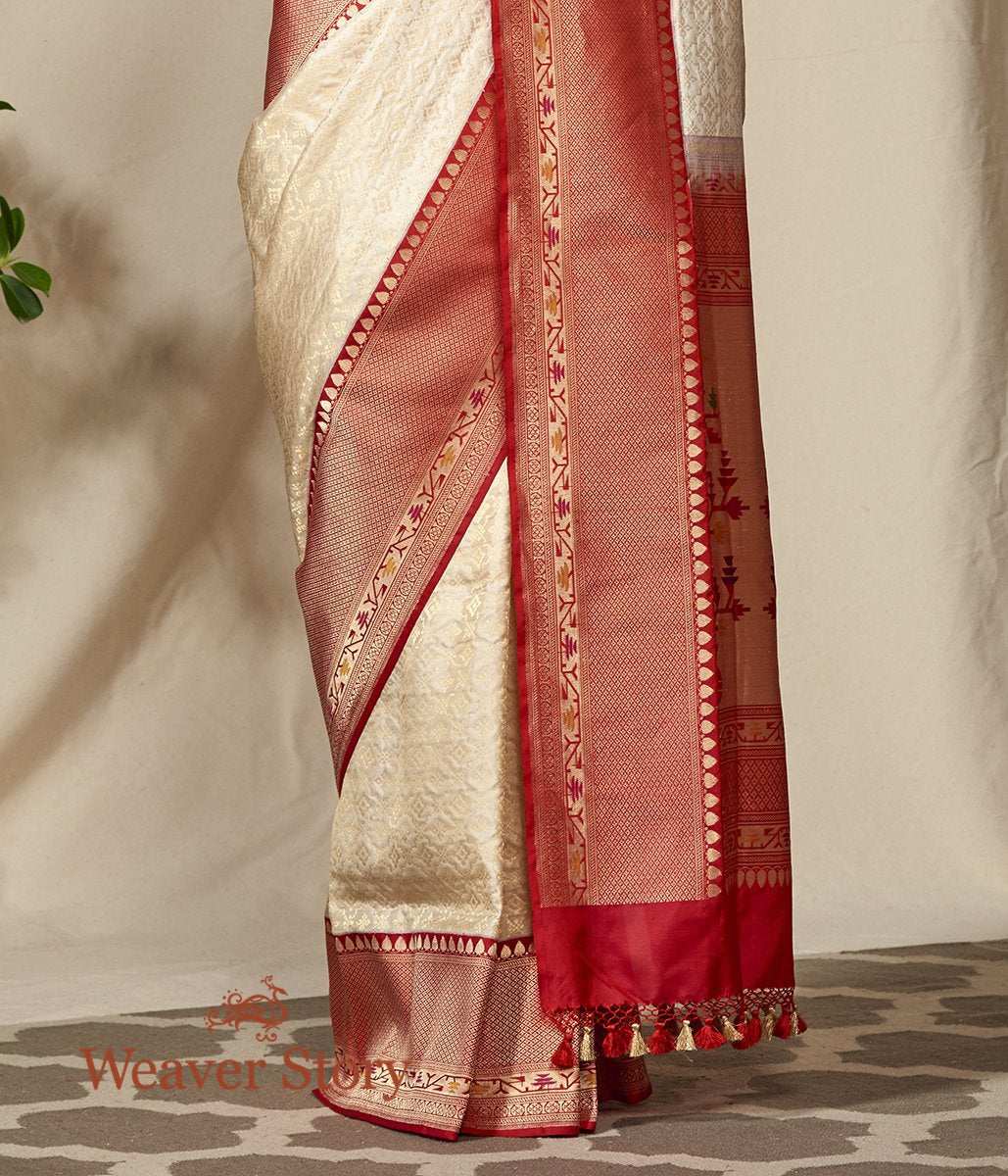 Handloom_OffWhite_and_Gold_Kimkhab_Saree_with_Red_Border_and_Pallu_WeaverStory_04