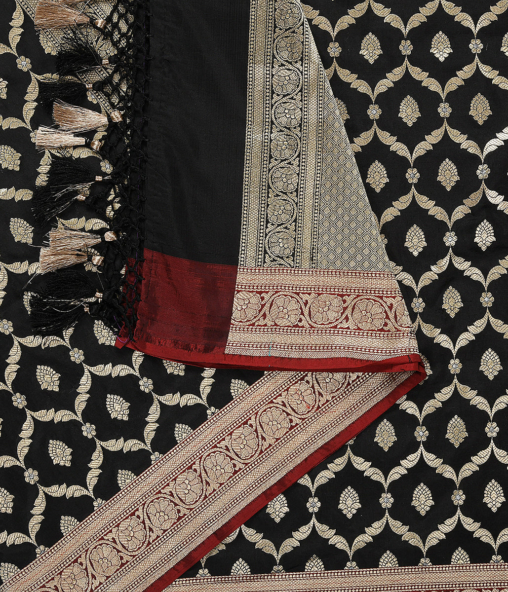 Handloom_Black_Katan_Silk_Jangla_Dupatta_with_Meenakri_Jaal_WeaverStory_04