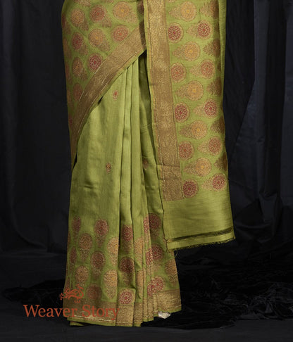 Handwoven_Munga_Saree_with_Big_Floral_Border_WeaverStory_04